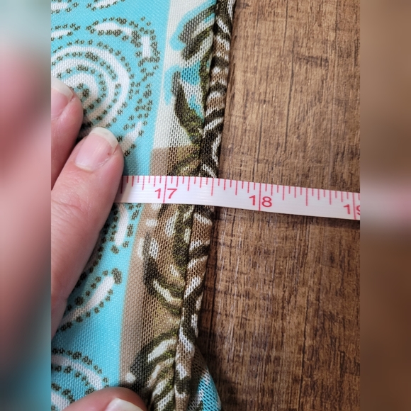 FREE W BUNDLE Variations Y2K lettuce hem top - Picture 9 of 11